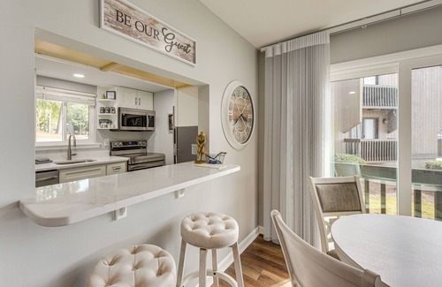 Pinehurst Condominio | Pinehurst Lake Condo: Water View & Community Perks