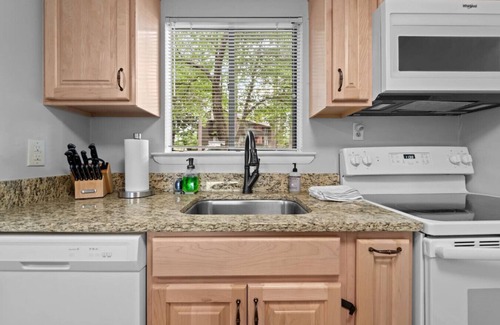 Pinehurst Apartamento | Pinehurst - Lakeview 2BR w/pool