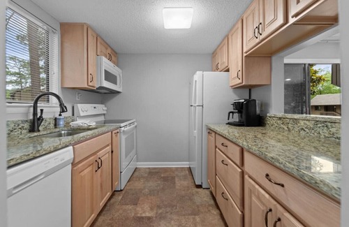 Pinehurst Apartamento | Pinehurst - Lakeview 2BR w/pool