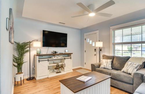 Pinellas Park Casa | Pinellas Park Home Swim, Golf, Grill and More!