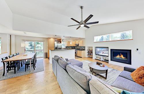 Avon Casa | Pines Court