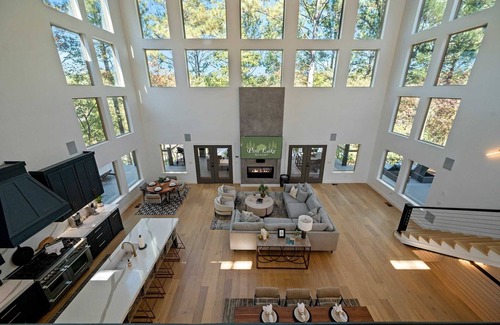 Broken Bow Cabina | Pines N Putt: Grand 3 story home with Putt putt, driving range, Pet Friendly