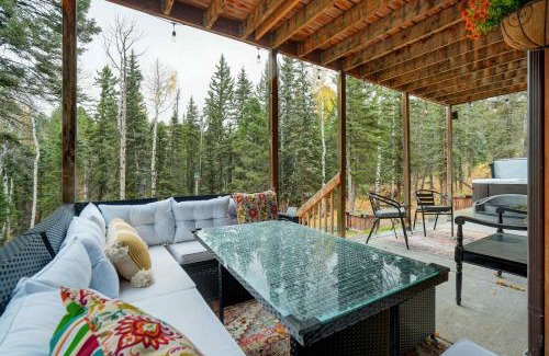 Florissant Casa | Pinetop Cabin Hot Tub BBQ Arcade Scenic Escape