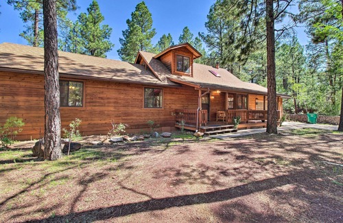 Pinetop Cabaña | Pinetop Cabin + Deck & Treehouse: Hike & Golf