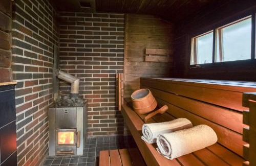 Pyha Casa | Pinetree Cottages Blue Cabin