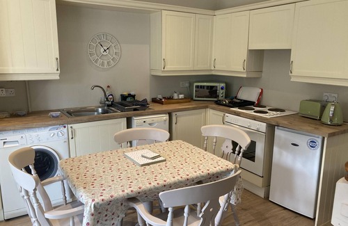 New Forest District Cabaña | Pinewood Cottage Deluxe Self Catering Apartments