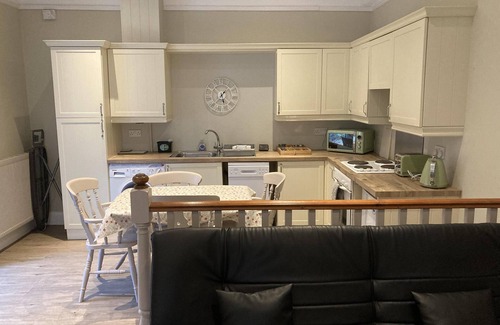 New Forest District Cabaña | Pinewood Cottage Deluxe Self Catering Apartments