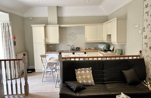 New Forest District Cabaña | Pinewood Cottage Deluxe Self Catering Apartments
