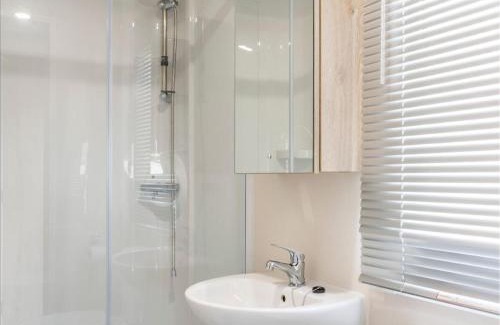 Wells-next-the-Sea Cabina | Pinewoods Park Compact sleeps 6 – no dogs