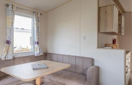 Wells-next-the-Sea Cabina | Pinewoods Park Compact sleeps 6 – no dogs