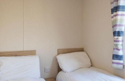 Wells-next-the-Sea Cabina | Pinewoods Park Compact sleeps 6 – no dogs