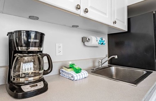 Crystal Shores Apartamento | Pink Beach View Home Upper Base - 3 Min Walk to Beach