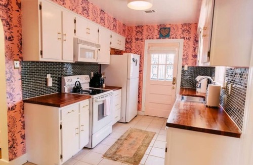 Vollintine-Evergreen Casa | Pink Brick Rhode at Pettigrew Adventures