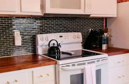 Vollintine-Evergreen Casa | Pink Brick Rhode at Pettigrew Adventures