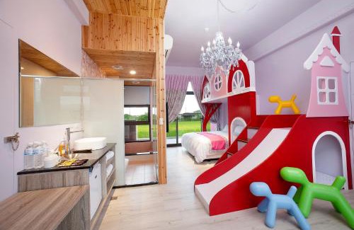 Dongshan Casa | Pink Castle House