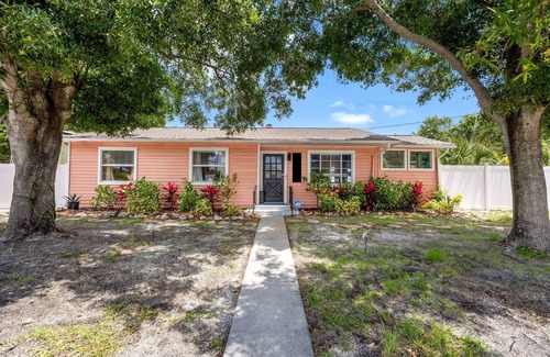 Gulfport Casa | PINK Coastal Pet-Friendly Home with Private Pool