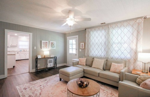 Richmond Hill Casa | Pink Door Cottage is a storybook cottage close to everything!
