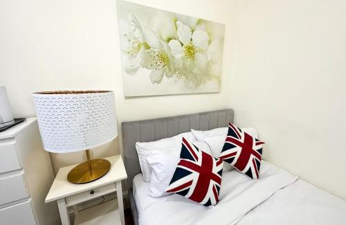Whitechapel Casa | Pink Door Guesthouse