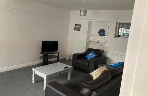 Clifden Casa | Pink door house in Clifden