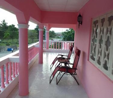 Boston Bay Apartamento | Pink flamingo