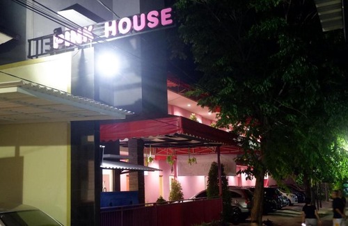 Probolinggo Casa | Pink House