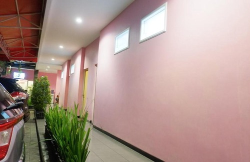 Probolinggo Casa | Pink House
