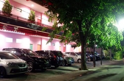Probolinggo Casa | Pink House