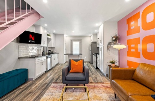 St. Edwards Casa | Pink Palace SoCo Dream Townhome!
