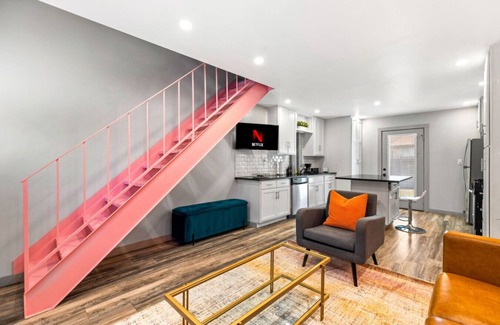 St. Edwards Casa | Pink Palace SoCo Dream Townhome!