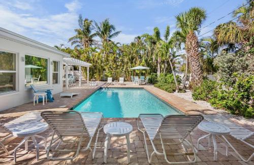 Anna Maria Casa | Pink Palm Bungalow
