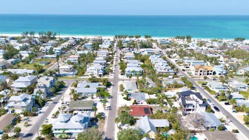 Anna Maria Casa | Pink Palm Bungalow