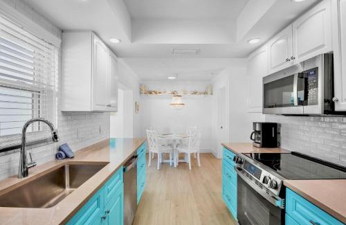 Anna Maria Casa | Pink Palm Bungalow