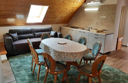 Balatonlelle Apartamento | Pink Panther Ap.4 - Tres Habitaciones Piso, Capacidad 8