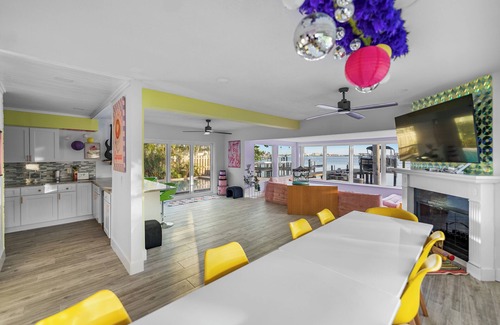 Ozona Casa | Pink Pony Villa – Waterfront Escape w/ Pool, Studio & Themed Rooms