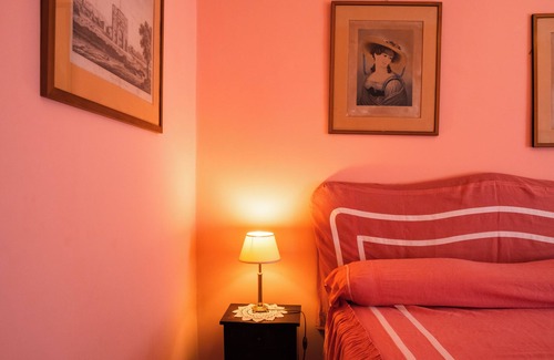 Zona LVIII Prima Porta Cama Y Desayuno | Pink Room in Domus Anson Silj is ideal for a stay of pure relaxation