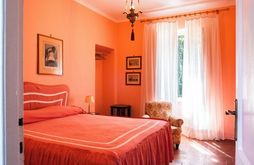 Zona LVIII Prima Porta Cama Y Desayuno | Pink Room in Domus Anson Silj is ideal for a stay of pure relaxation