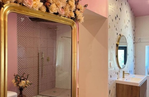 Anduze Cama Y Desayuno | Pink Room - La Vie en Rose