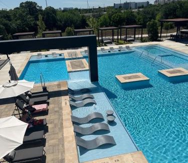 McNeil Apartamento | Pinky