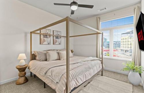 Rogers Casa | Pinnacle Heights 2Bdrm 3rd flr Near Walmart Amp Pool Fitness Center Yoga Studio Dog Spa