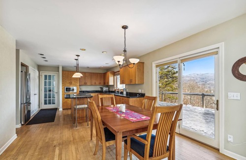 Stowe Hollow Casa | Pinnacle Lookout: 3 br, wood fireplace, a/c, garage, views!