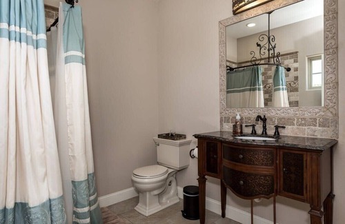 Benton County Apartamento | Pinnacle Luxury Apt: Awesome Location & Lifestyle