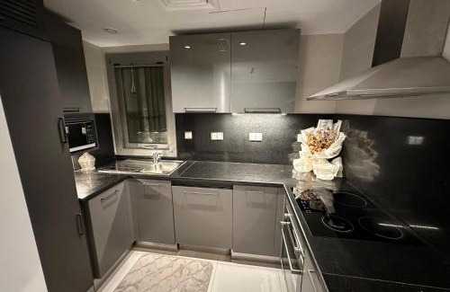 Al Ghubrah Ash Shamaliyyah Apartamento | Pinnacle Row Luxe Retreat