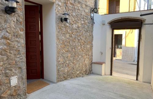 L'Escala Casa | PINTOR MASSANET - Casa de piedra adaptada en LEscala