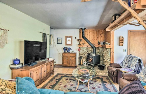 Glencoe Cabina | Pioneer Cabin Retreat w/ Grill & Mtn Views!