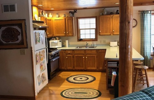 Hatfield Casa | Pioneer Lodge Log Cabin