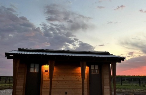 Poweshiek County Cabina | Pioneer's Dream*1883*Covered Wagon~NO Cleaning Fee