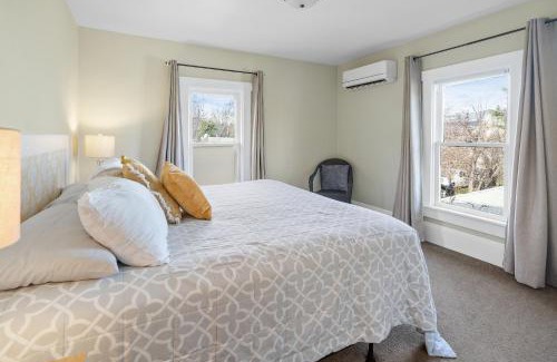 Historic Downtown District Casa | Pioneer Vacation Rentals - Pioneer North Suite downtown Ashland