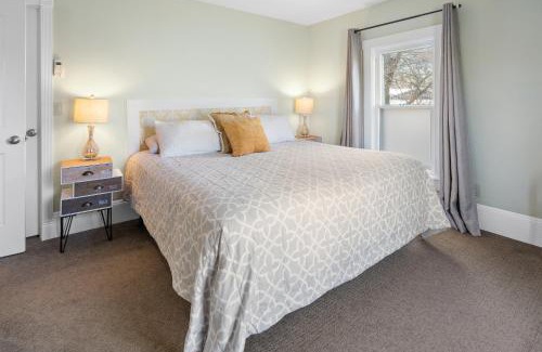 Historic Downtown District Casa | Pioneer Vacation Rentals - Pioneer North Suite downtown Ashland