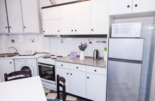 Keratsinion Apartamento | Piraeus 1 Bd Cosy Apt with Balcony