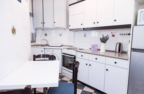 Keratsinion Apartamento | Piraeus 1 Bd Cosy Apt with Balcony